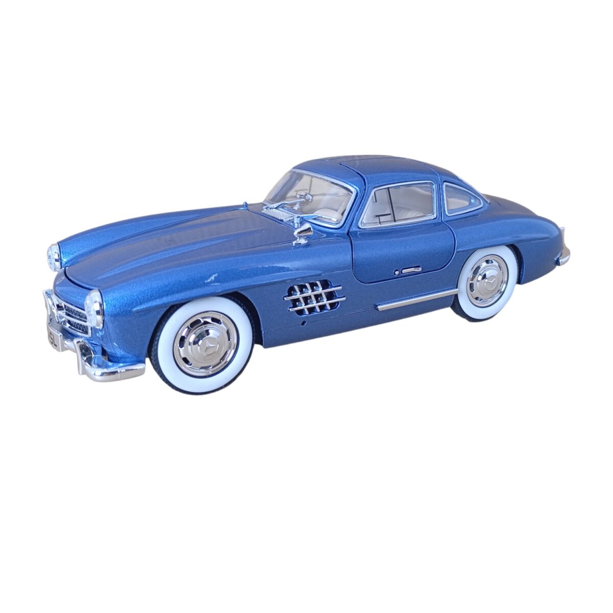 1:24 Scale Die-Cast Model Realistic Classic Sports Car with Luxury Vehicle Sound and Light | Premium Pull Back Alloy Toy Car for Kids and Collectors | 6+ Years
